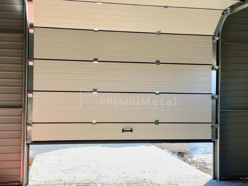 6 Garaż blaszany 6m x 6m z bramą segmentową ID 2 - obrazek 3